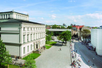 Löwengebäude auf dem Universitätsplatz. Foto: Norbert Kaltwaßer