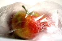 Äpfel in Plastiktüte - oder vielleicht doch lieber im Stoffbeutel?